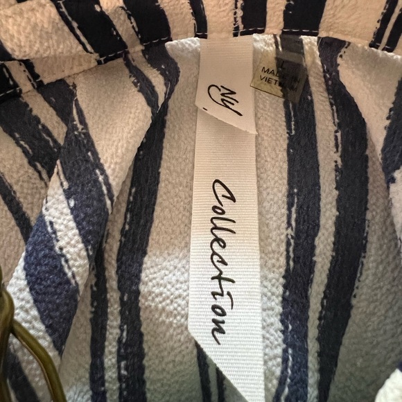 Super cute blue and white striped top. Size L.  Fun sleeves. - Picture 4 of 4